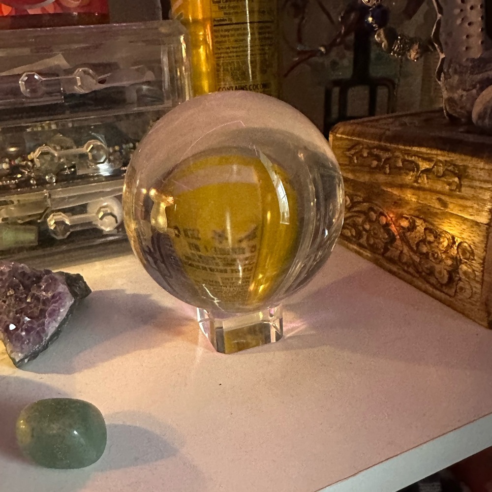 Crystal Ball w/ Stand🔮